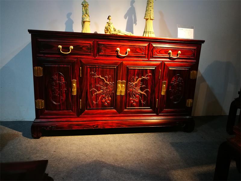 鴻運(yùn)當(dāng)頭餐邊柜